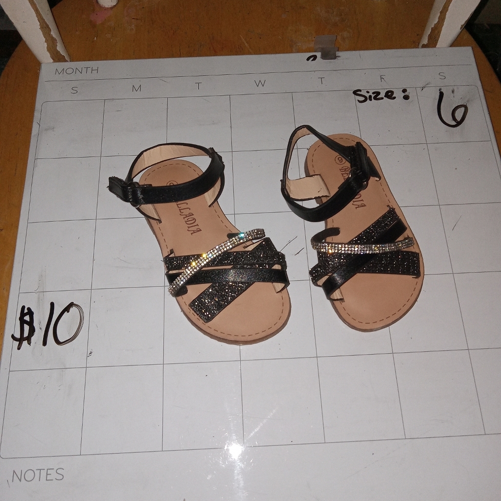 Little girls black rhinestone sandals size 6 new is missing one rhinestone